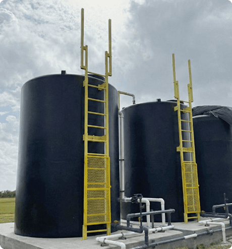 Safety ladders installed on fuel tanks